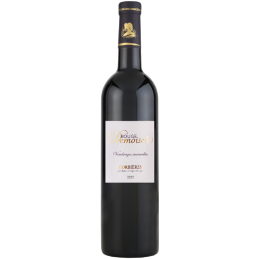 Bouteille de Rouge Demoiselles Corbières avec une robe pourpre intense