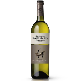 Bouteille de vin Fossiles Domaine Haut-Marin avec une vue sur les vignes de la région de Gascogne