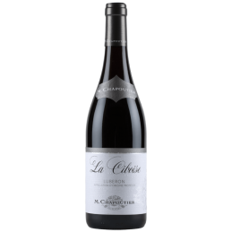 Bouteille de vin La Ciboise sur une table avec un plat de sauté de veau
