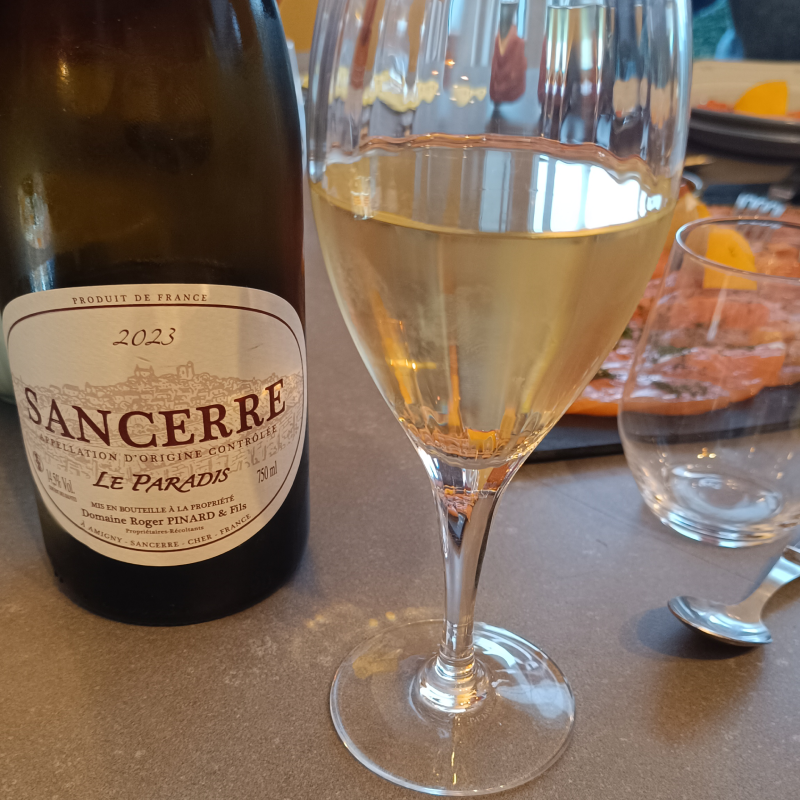 Dégustation de Sancerre Blanc Roger Pinard à Noël : Une Alliance Parfaite avec le Saumon Fumé